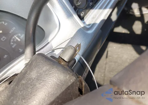 2001 Chevrolet Silverado 1500 z USA, uszkodzony, nr VIN 1GCEC14W31Z103265